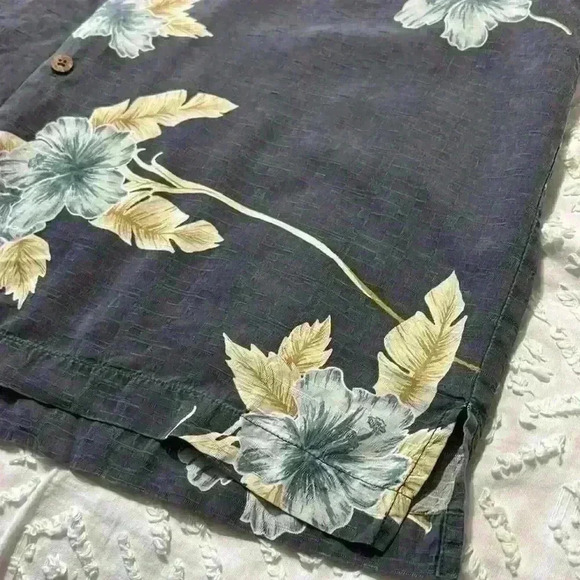 Tommy Bahama 100% Silk Hawaiian Floral Button Down Shirt. Men’s Size Large - Picture 8 of 10